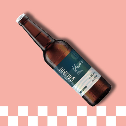 Bière Galibot bouteille sur fond rose